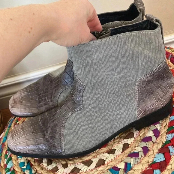 Dingo grey alligator  leather ankle boots - Picture 2 of 8